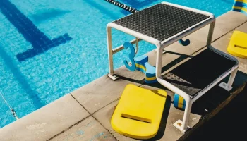 Deska do pływania – jaką kupić? Ranking desek do pływania na Luty 2024